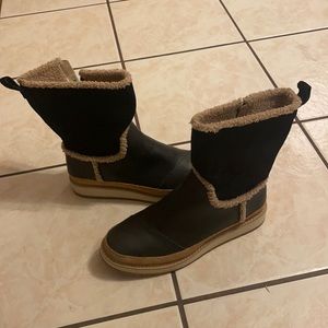 Women’s TOMS boots